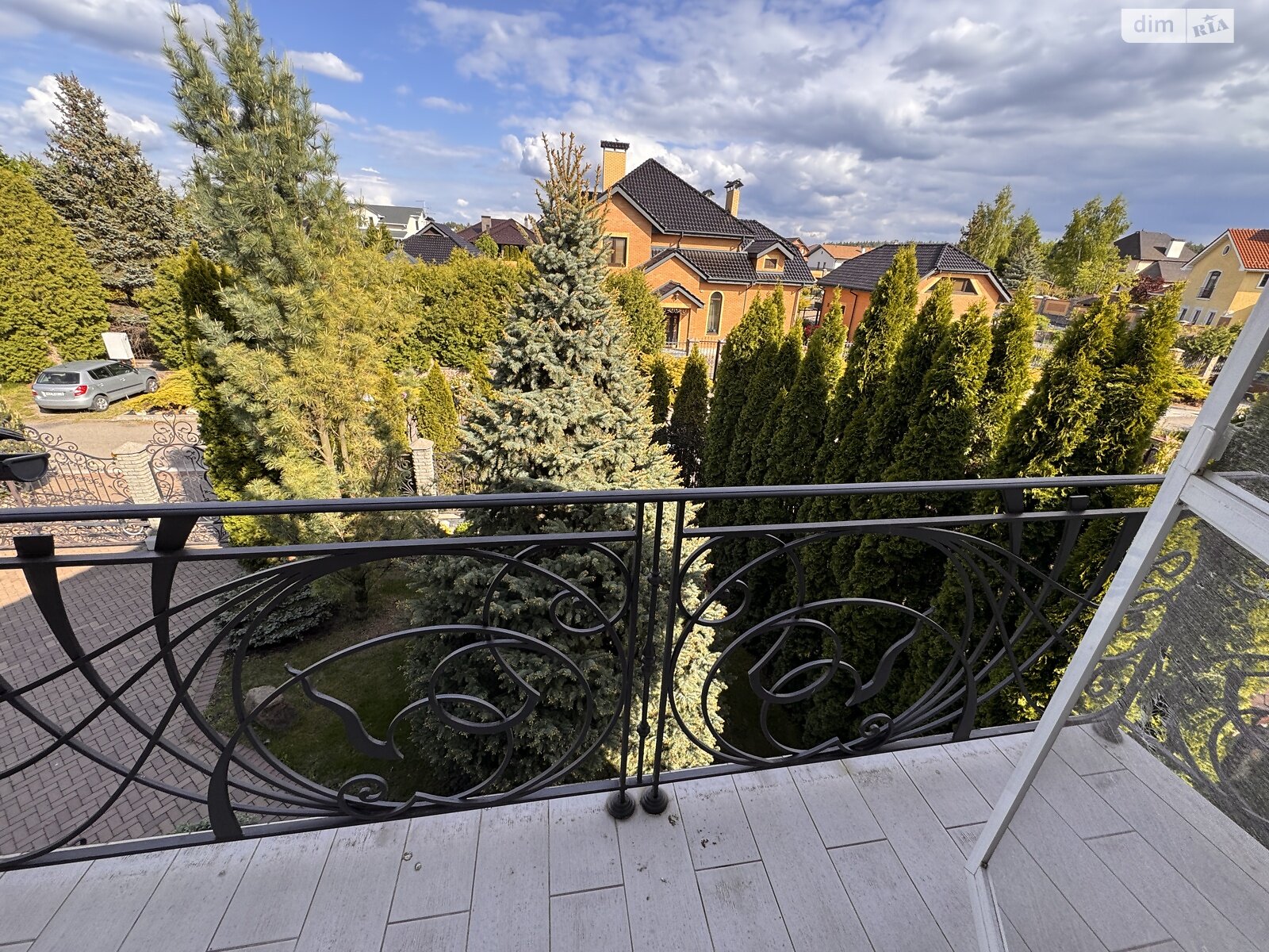 двухэтажный дом с гаражом, 490 кв. м, кирпич. Продажа в Бобрице фото 1 двухэтажный дом с гаражом, 490 кв. м, кирпич. Продажа в Бобрице фото 1