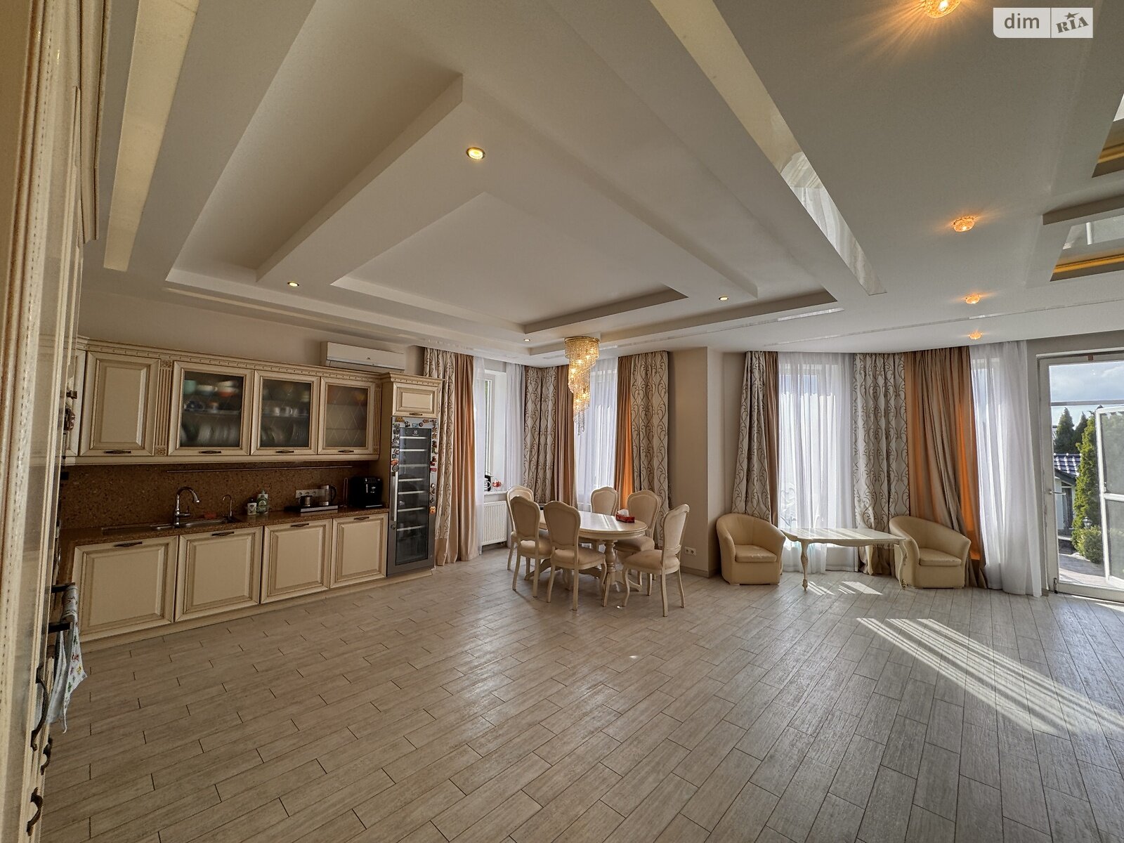 двухэтажный дом с гаражом, 490 кв. м, кирпич. Продажа в Бобрице фото 1 двухэтажный дом с гаражом, 490 кв. м, кирпич. Продажа в Бобрице фото 1