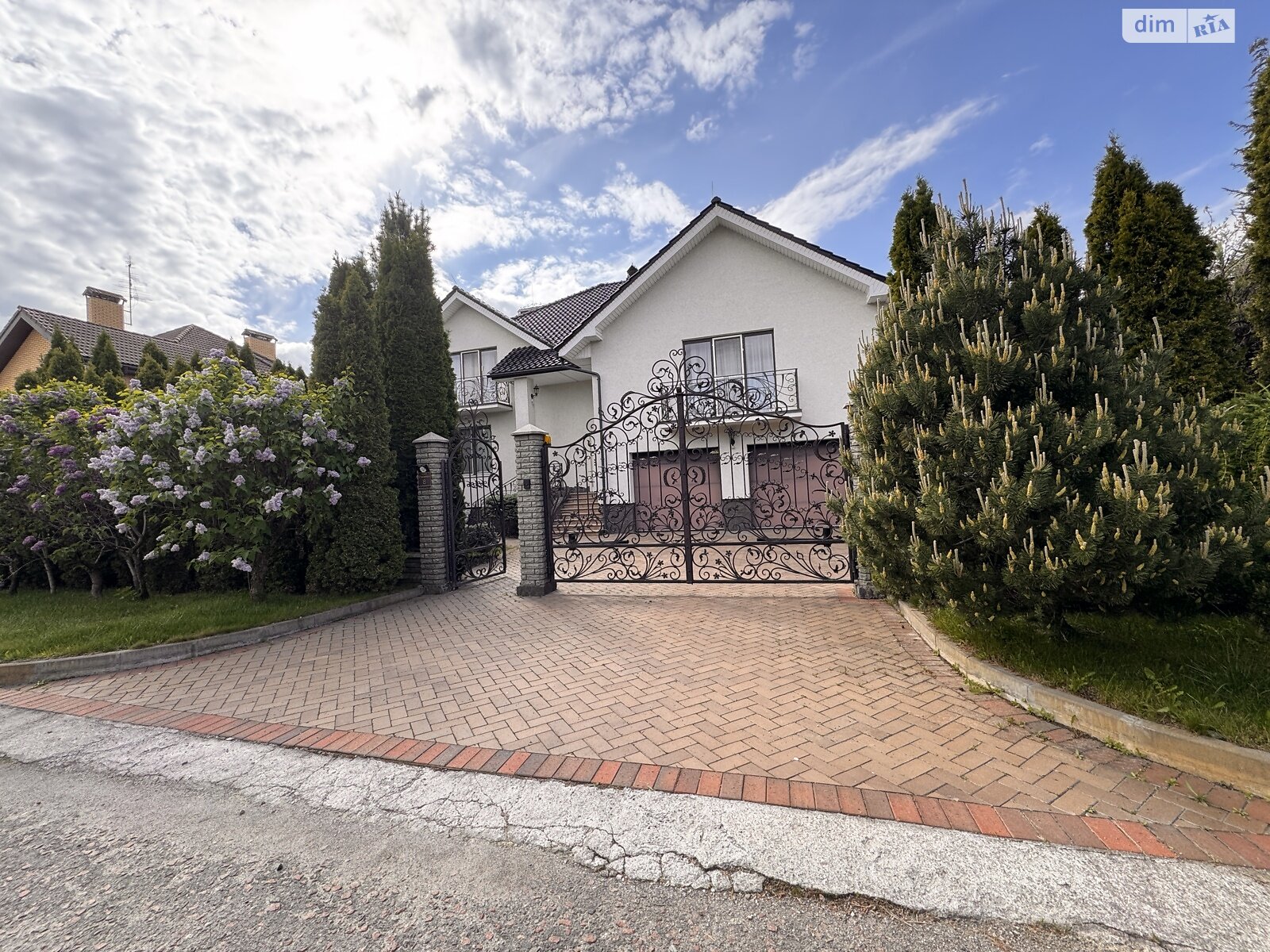 двухэтажный дом с гаражом, 490 кв. м, кирпич. Продажа в Бобрице фото 1 двухэтажный дом с гаражом, 490 кв. м, кирпич. Продажа в Бобрице фото 1