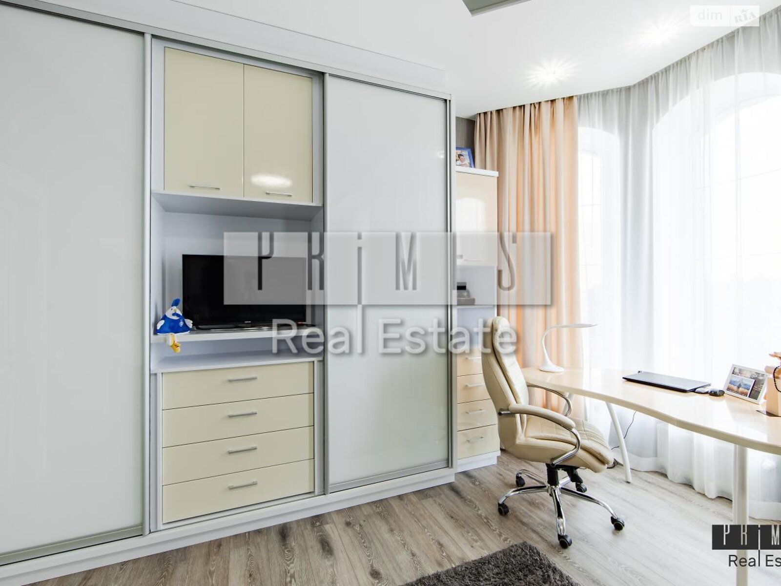 трехэтажный дом с верандой, 388 кв. м, кирпич. Продажа в Бобрице фото 1 трехэтажный дом с верандой, 388 кв. м, кирпич. Продажа в Бобрице фото 1
