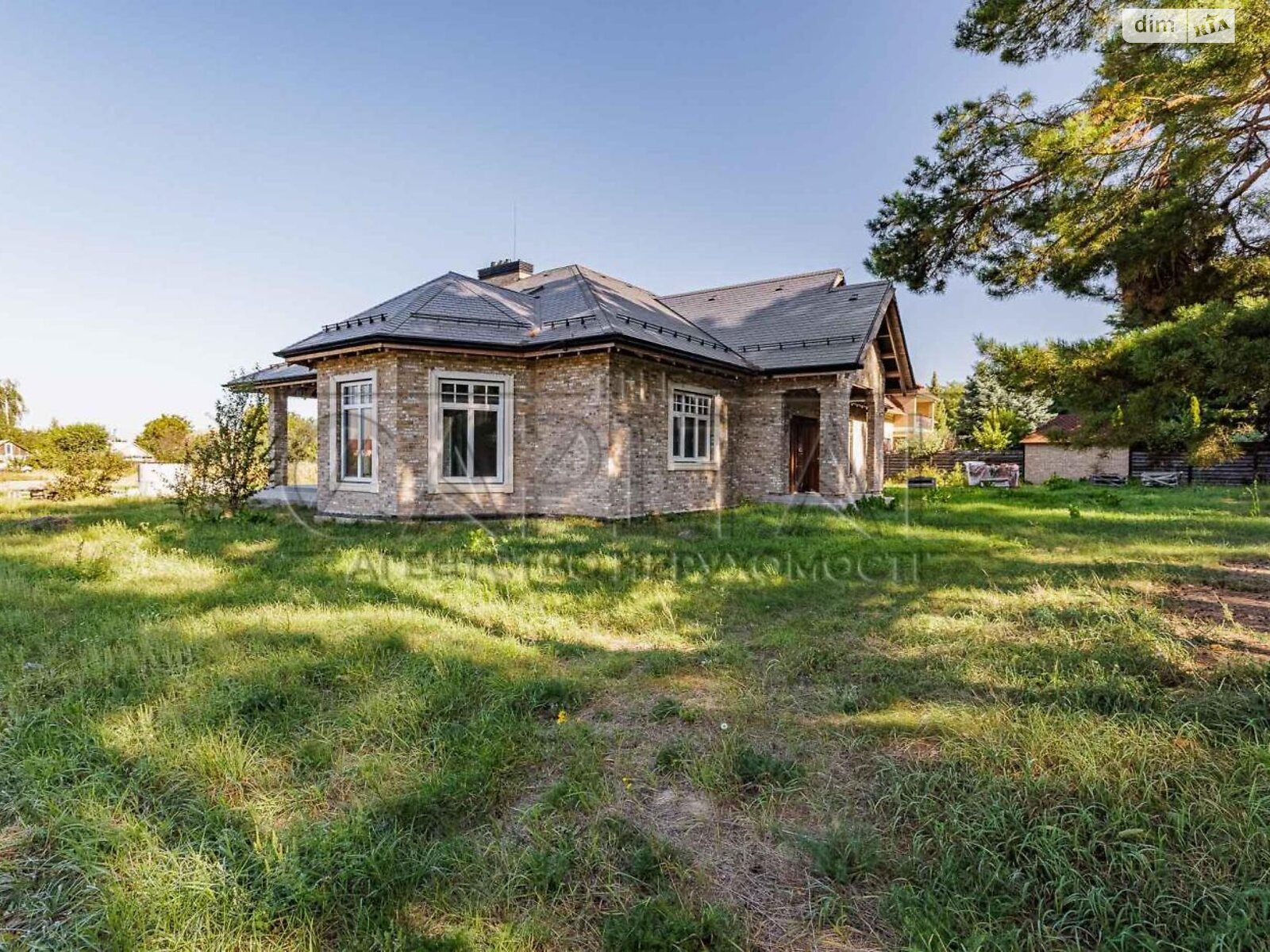 двоповерховий будинок з гаражем, 250 кв. м, цегла. Продаж у Бобриці фото 1 двоповерховий будинок з гаражем, 250 кв. м, цегла. Продаж у Бобриці фото 1