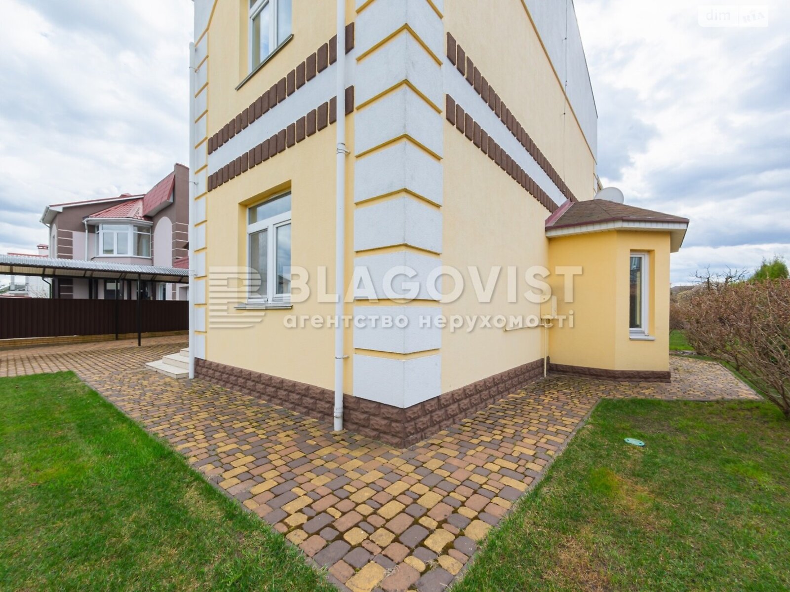 двухэтажный дом с гаражом, 240 кв. м, кирпич. Продажа в Богдановке фото 1