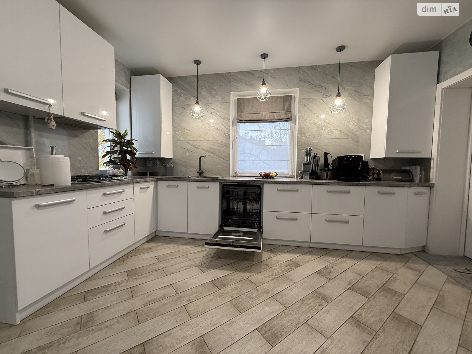 одноэтажный дом с гаражом, 101 кв. м, кирпич. Продажа в Боголюбах фото 1