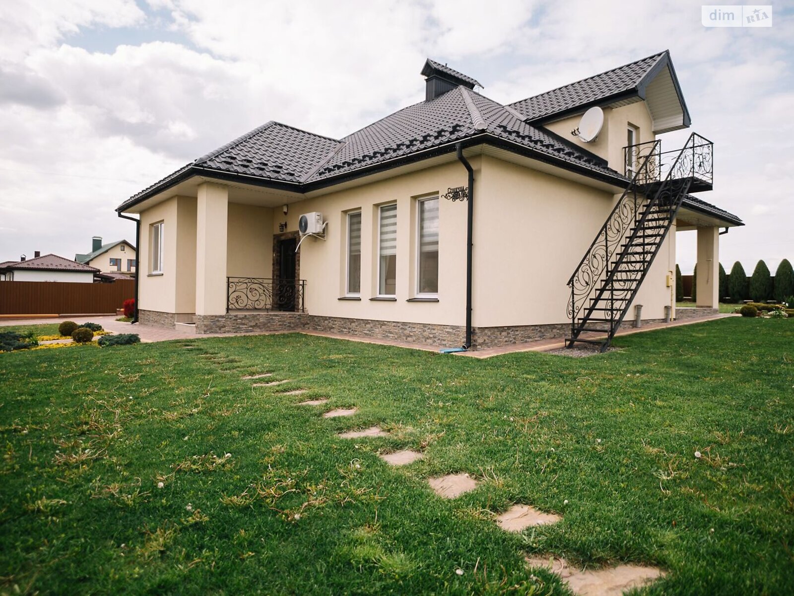 одноэтажный дом с отоплением, 202 кв. м, пеноблок. Продажа в Боголюбах фото 1 одноэтажный дом с отоплением, 202 кв. м, пеноблок. Продажа в Боголюбах фото 1