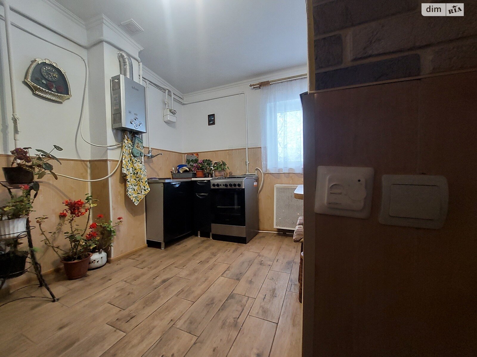 одноэтажный дом с отоплением, 63 кв. м, дерево и кирпич. Продажа в Бориславе район Борислав фото 1