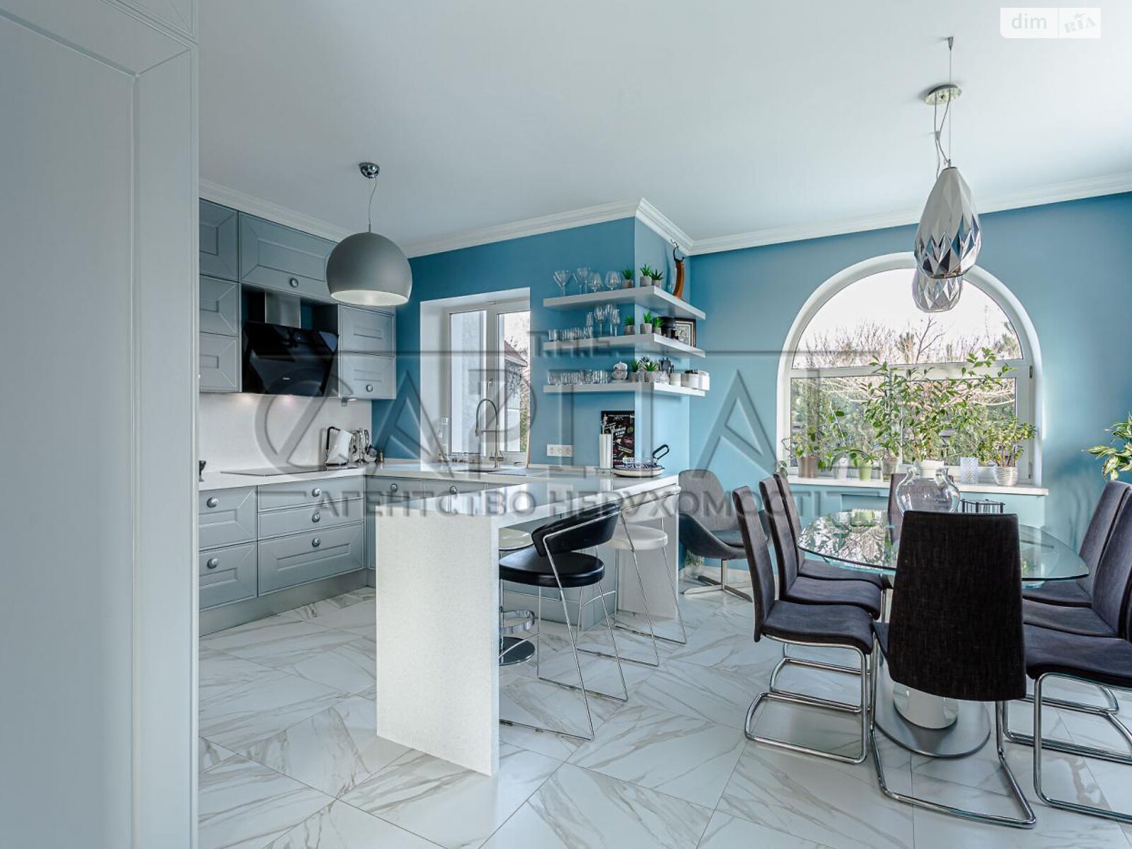 одноэтажный дом, 258 кв. м, кирпич. Продажа в Безугловке фото 1