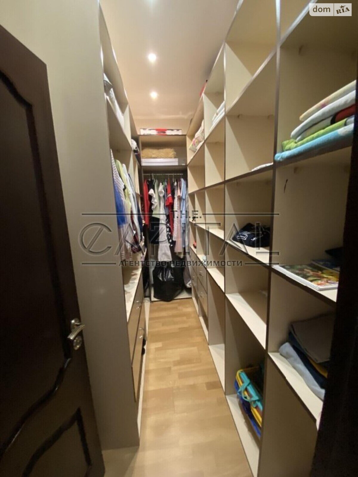 двоповерховий будинок з ремонтом, 470 кв. м, цегла. Продаж у Горі фото 1 двоповерховий будинок з ремонтом, 470 кв. м, цегла. Продаж у Горі фото 1