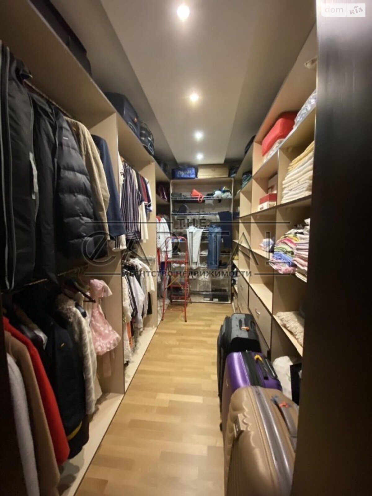 двоповерховий будинок з ремонтом, 470 кв. м, цегла. Продаж у Горі фото 1 двоповерховий будинок з ремонтом, 470 кв. м, цегла. Продаж у Горі фото 1