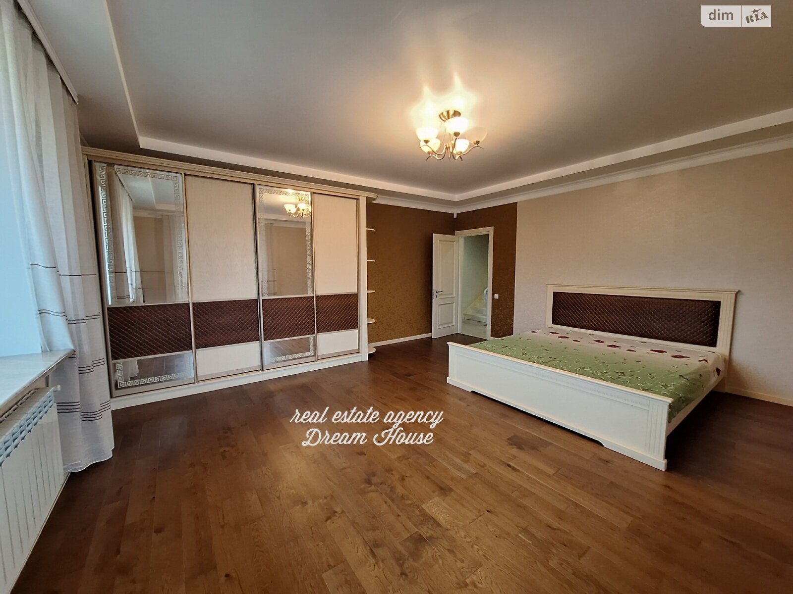 двухэтажный дом с гаражом, 299 кв. м, кирпич. Продажа в Борисполе район Лозовка фото 1