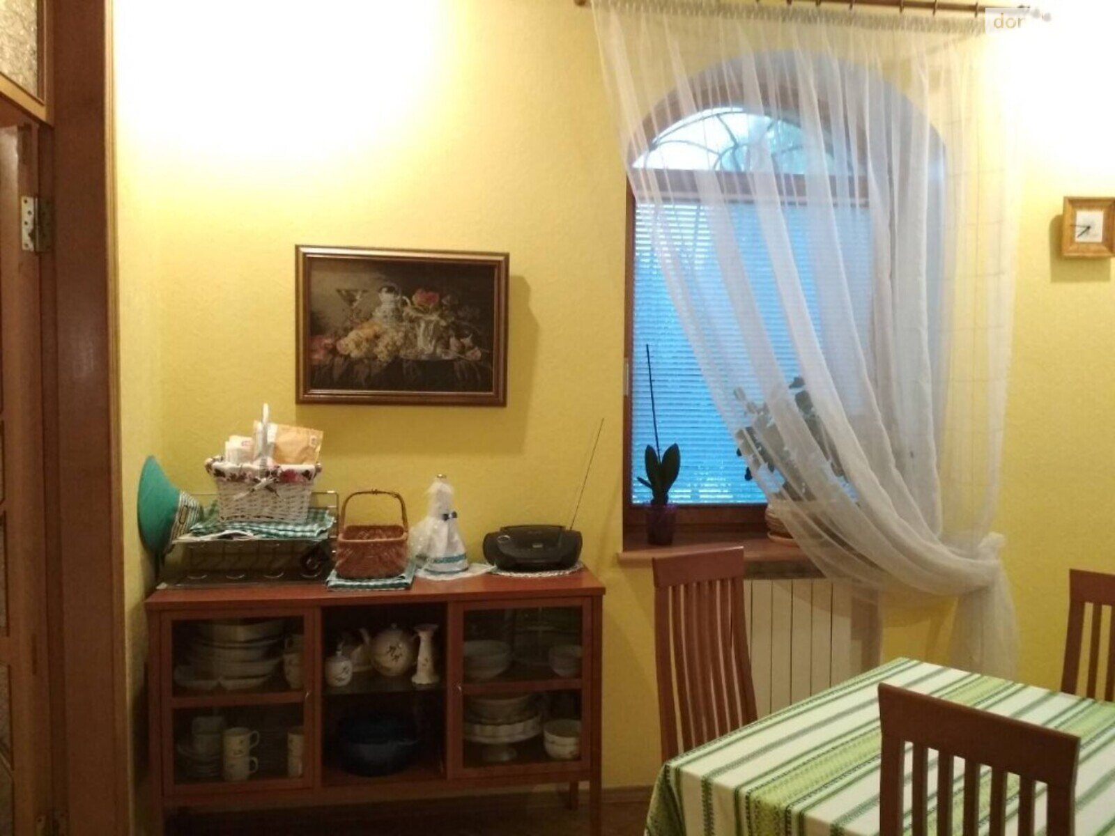 трехэтажный дом с балконом, 290 кв. м, кирпич. Продажа в Петропавловском фото 1