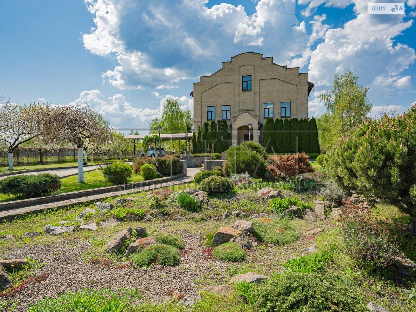 трехэтажный дом, 380 кв. м, кирпич. Продажа в Вишенки фото 1 трехэтажный дом, 380 кв. м, кирпич. Продажа в Вишенки фото 1