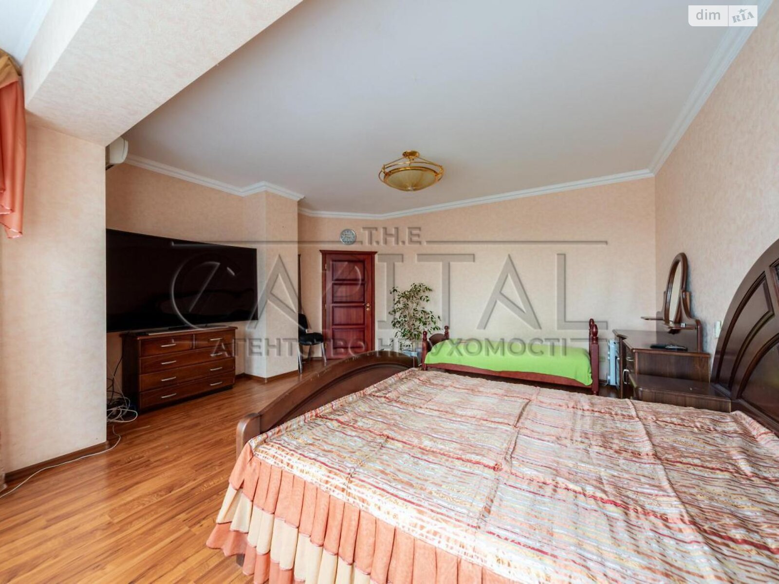 двоповерховий будинок з гаражем, 298 кв. м, кирпич. Продаж у Борисполі фото 1 двоповерховий будинок з гаражем, 298 кв. м, кирпич. Продаж у Борисполі фото 1