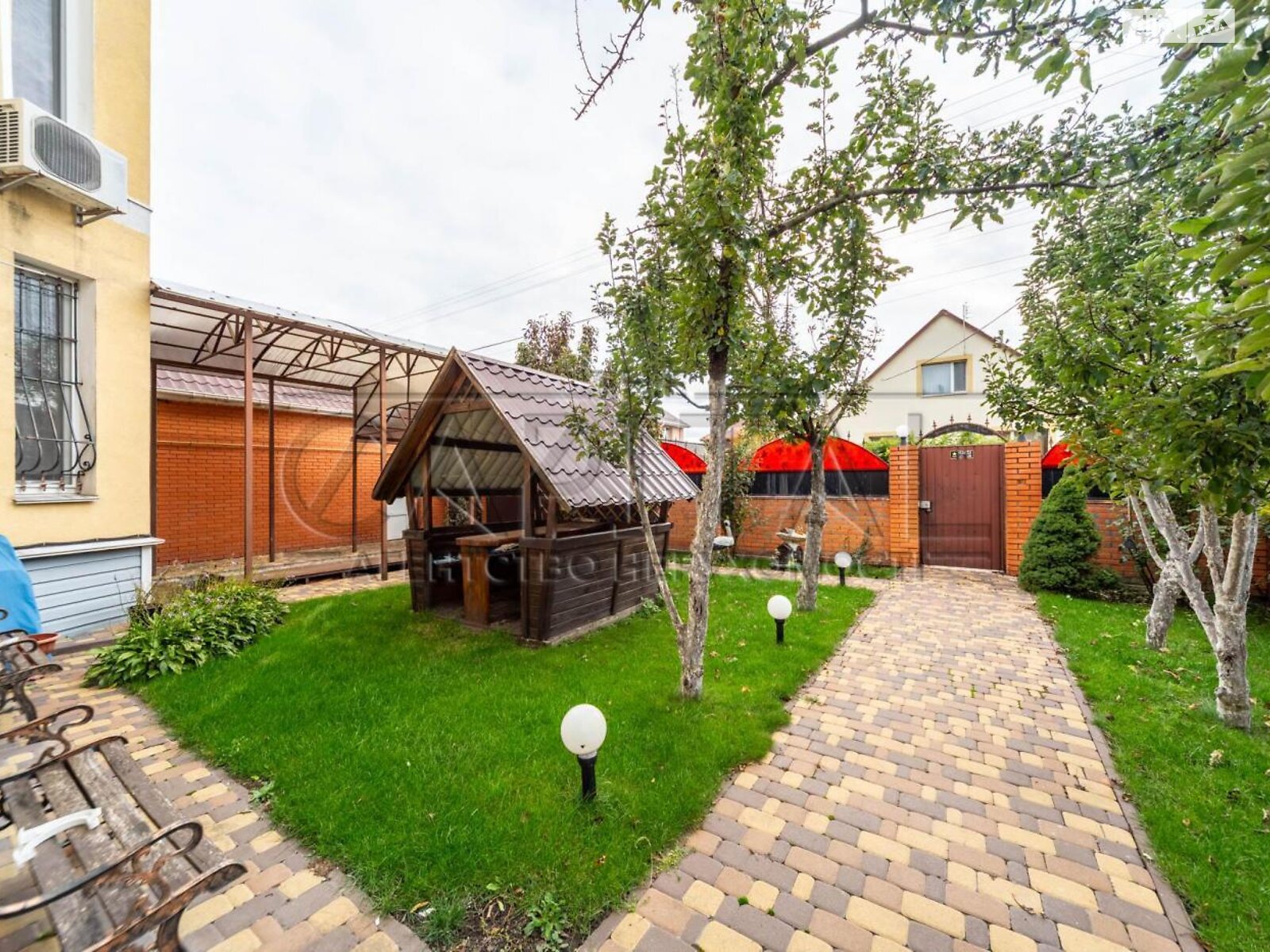 двоповерховий будинок з гаражем, 298 кв. м, кирпич. Продаж у Борисполі фото 1 двоповерховий будинок з гаражем, 298 кв. м, кирпич. Продаж у Борисполі фото 1