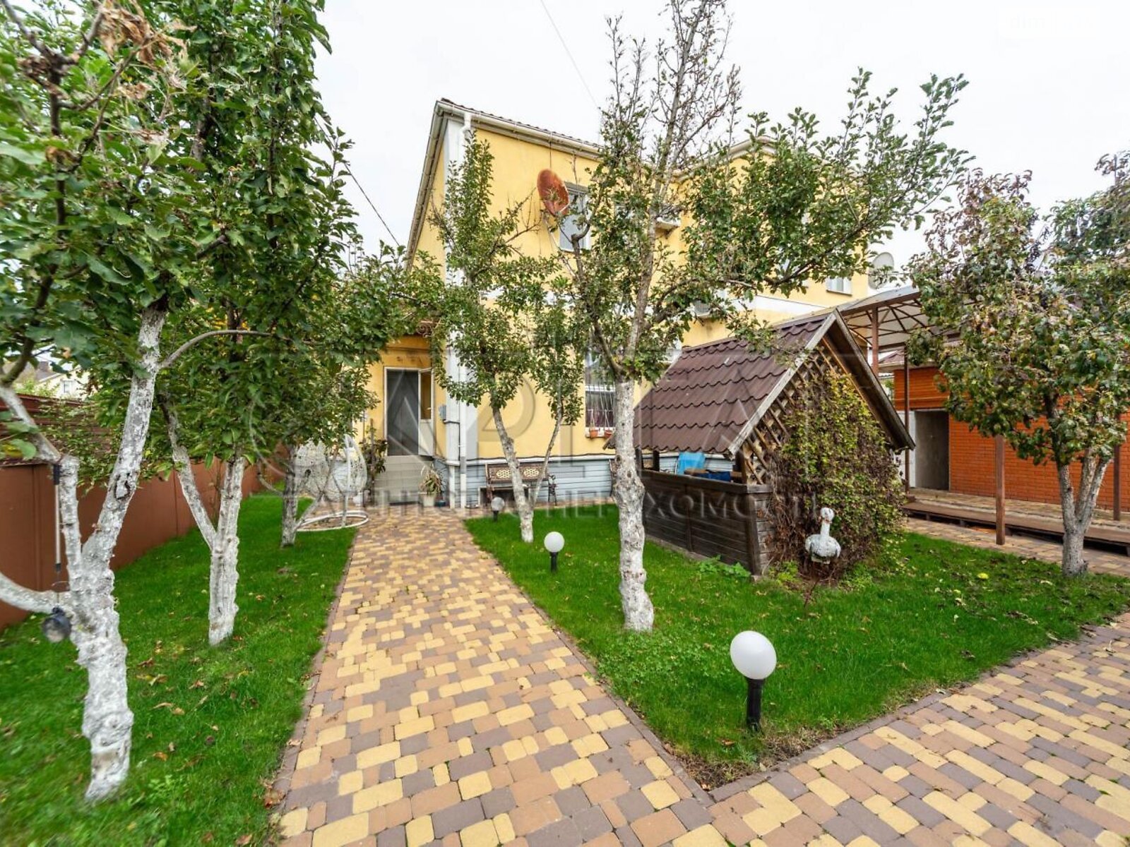 двоповерховий будинок з гаражем, 298 кв. м, кирпич. Продаж у Борисполі фото 1 двоповерховий будинок з гаражем, 298 кв. м, кирпич. Продаж у Борисполі фото 1