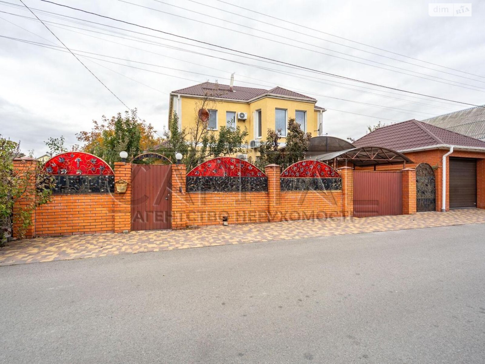 двоповерховий будинок з гаражем, 298 кв. м, кирпич. Продаж у Борисполі фото 1 двоповерховий будинок з гаражем, 298 кв. м, кирпич. Продаж у Борисполі фото 1