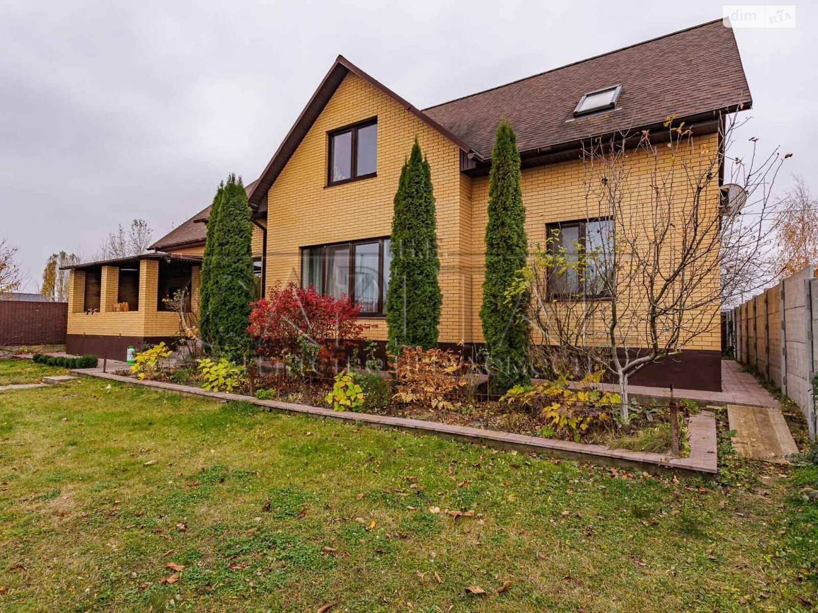 двоповерховий будинок з опаленням, 300 кв. м, кирпич. Продаж у Борисполі фото 1 двоповерховий будинок з опаленням, 300 кв. м, кирпич. Продаж у Борисполі фото 1