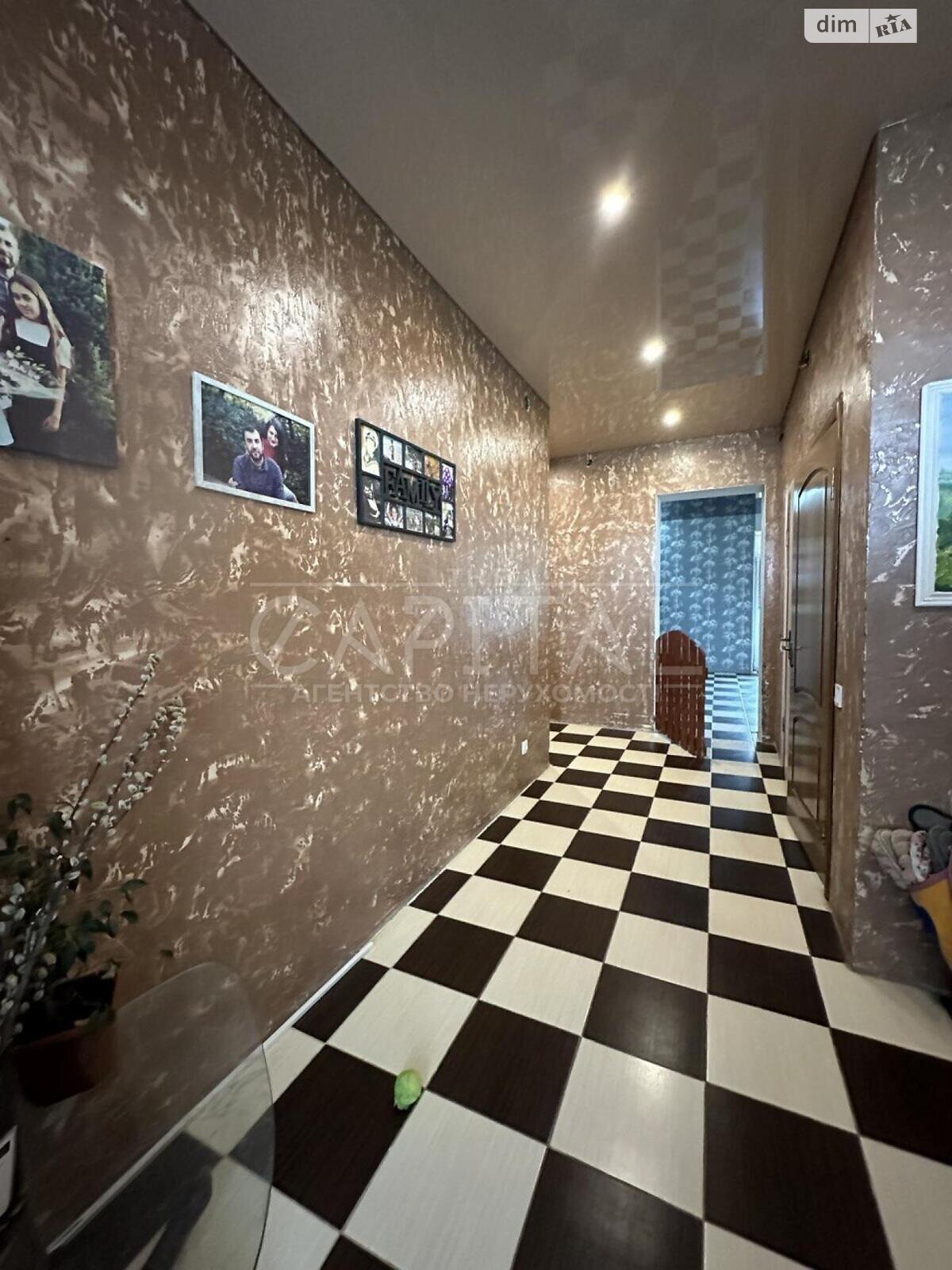 трехэтажный дом с гаражом, 379 кв. м, кирпич. Продажа в Боярке фото 1 трехэтажный дом с гаражом, 379 кв. м, кирпич. Продажа в Боярке фото 1