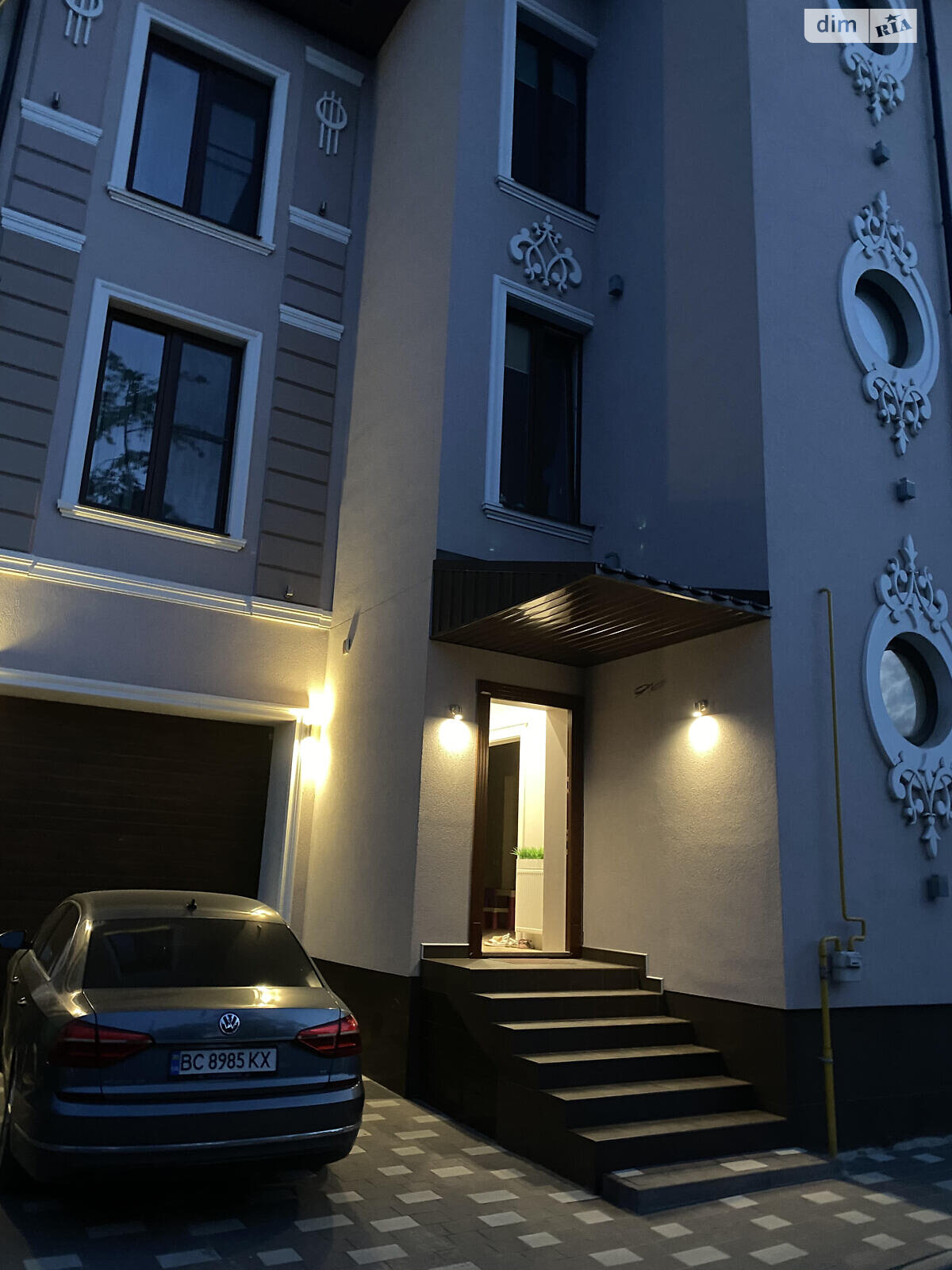 чотириповерховий будинок з гаражем, 225 кв. м, цегла. Продаж в Бродах, район Броди фото 1 чотириповерховий будинок з гаражем, 225 кв. м, цегла. Продаж в Бродах, район Броди фото 1