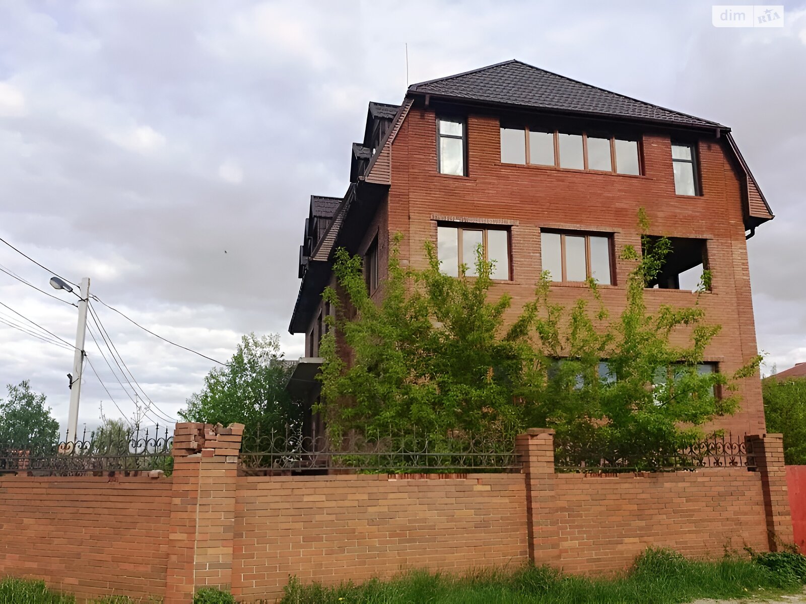 четырехэтажный дом, 900 кв. м, кирпич. Продажа в Броварах район Бровары фото 1 четырехэтажный дом, 900 кв. м, кирпич. Продажа в Броварах район Бровары фото 1