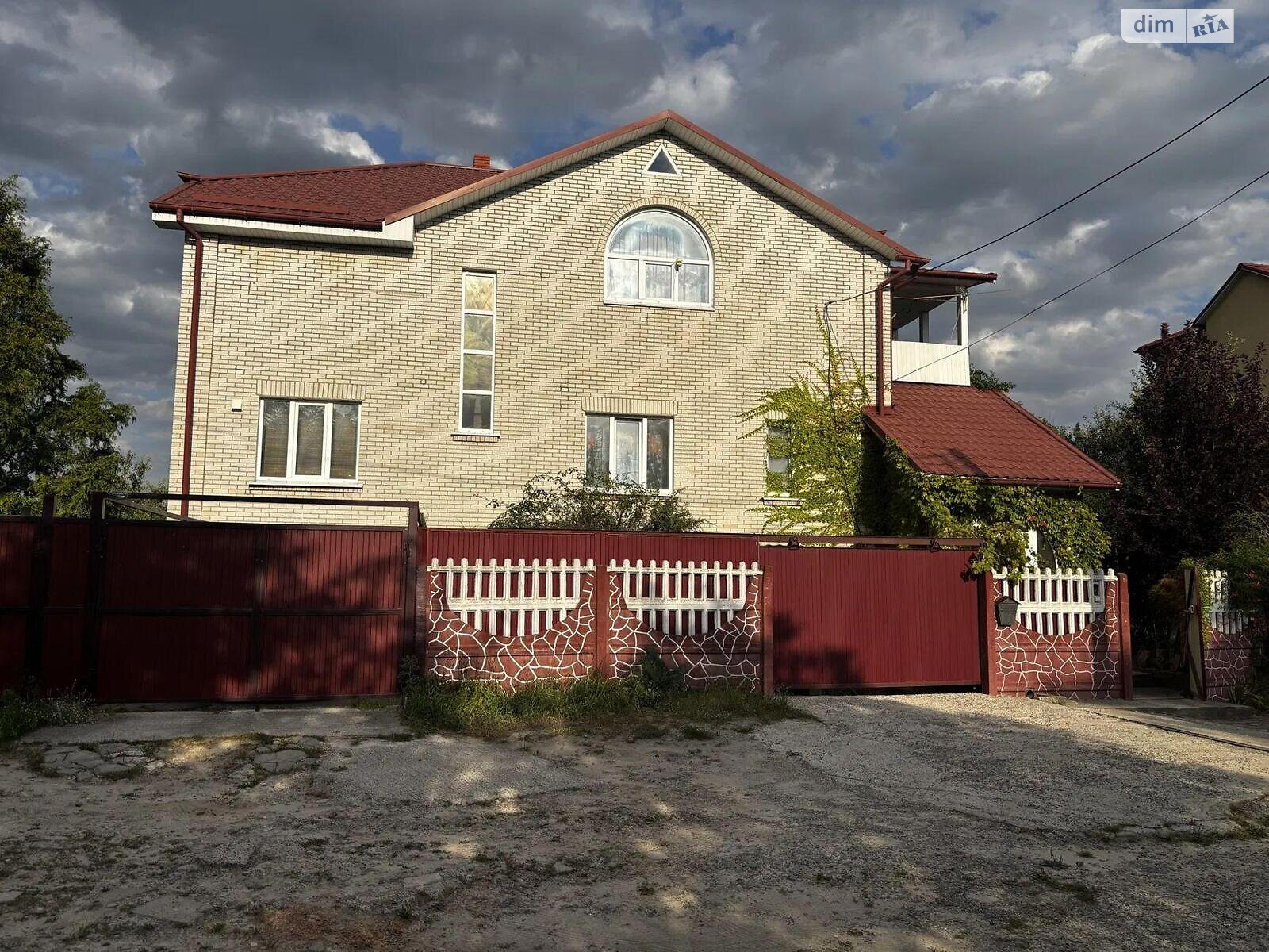 трехэтажный дом, 388 кв. м, кирпич. Продажа в Броварах район Бровары фото 1 трехэтажный дом, 388 кв. м, кирпич. Продажа в Броварах район Бровары фото 1