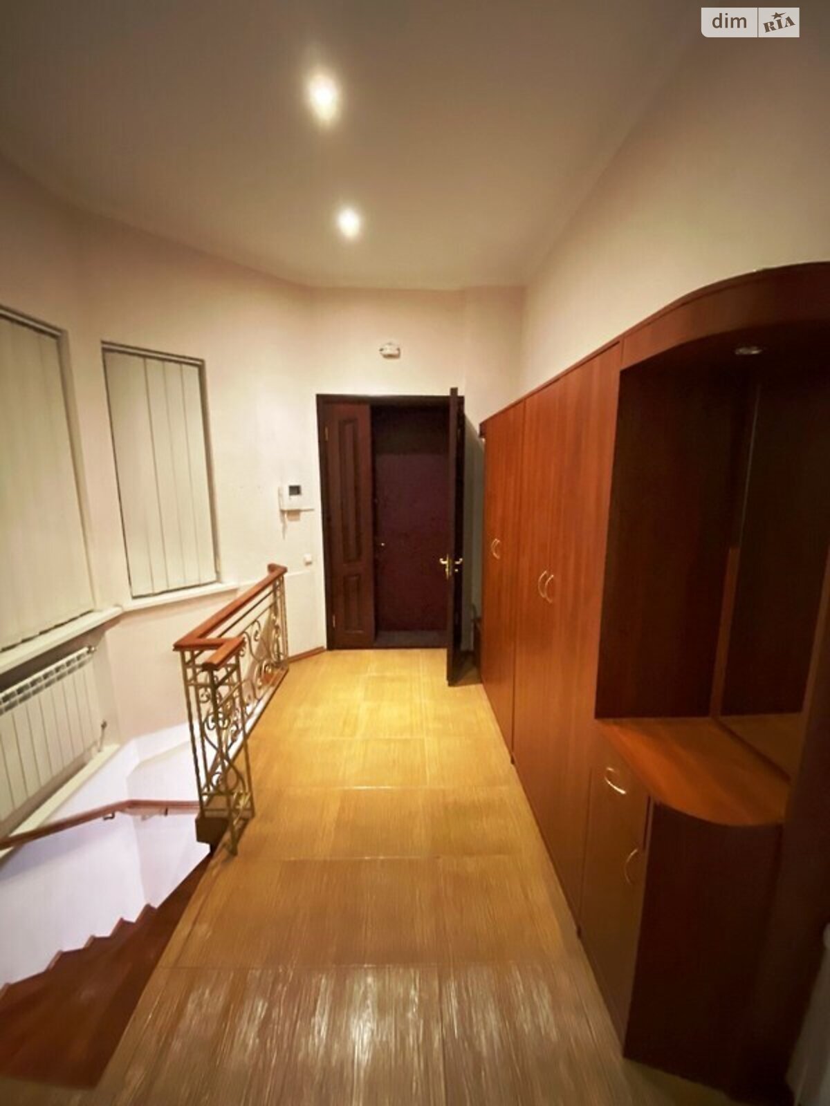 трехэтажный дом, 400 кв. м, кирпич. Продажа в Броварах район Бровары фото 1 трехэтажный дом, 400 кв. м, кирпич. Продажа в Броварах район Бровары фото 1