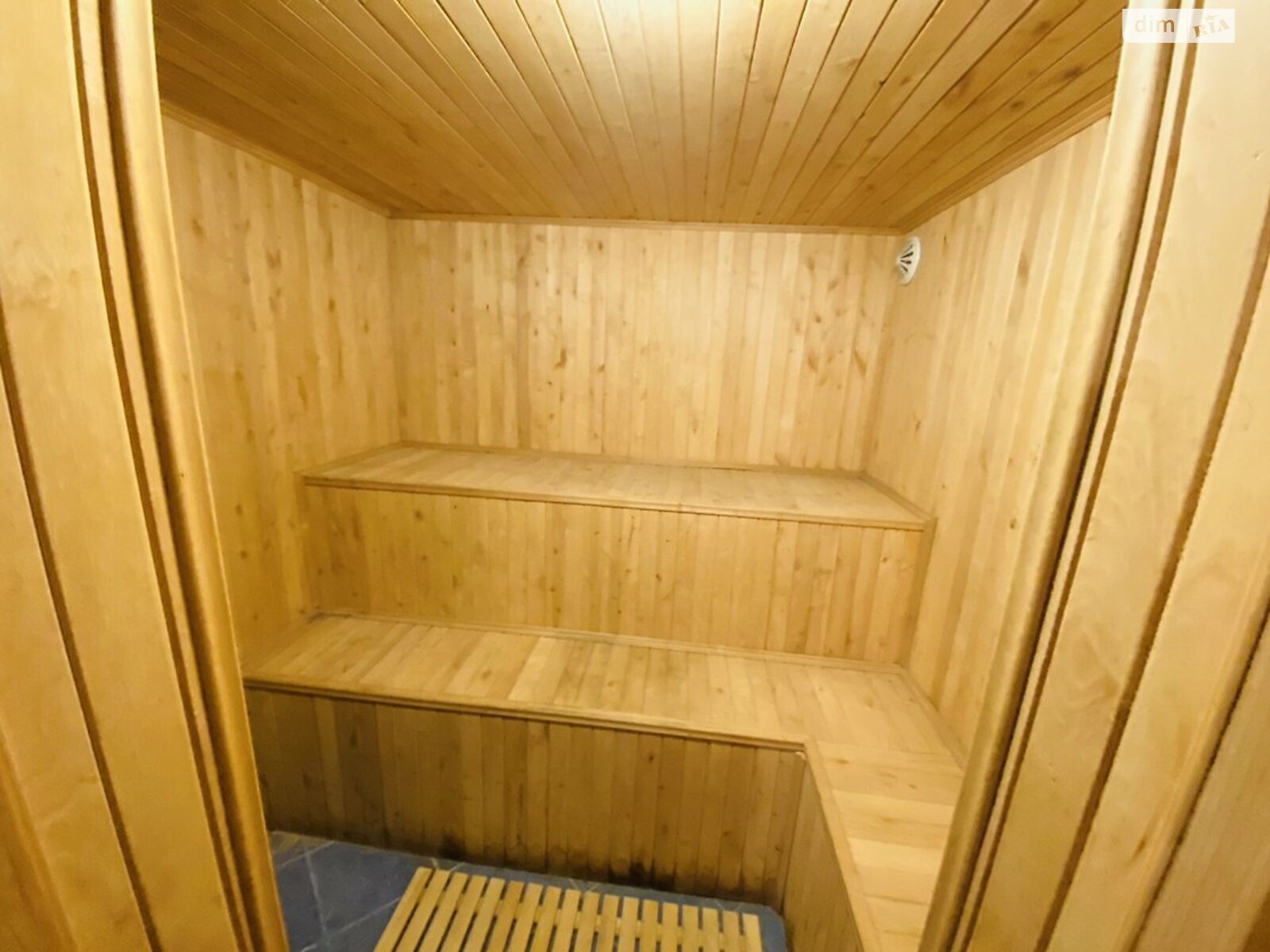 трехэтажный дом, 400 кв. м, кирпич. Продажа в Броварах район Бровары фото 1 трехэтажный дом, 400 кв. м, кирпич. Продажа в Броварах район Бровары фото 1