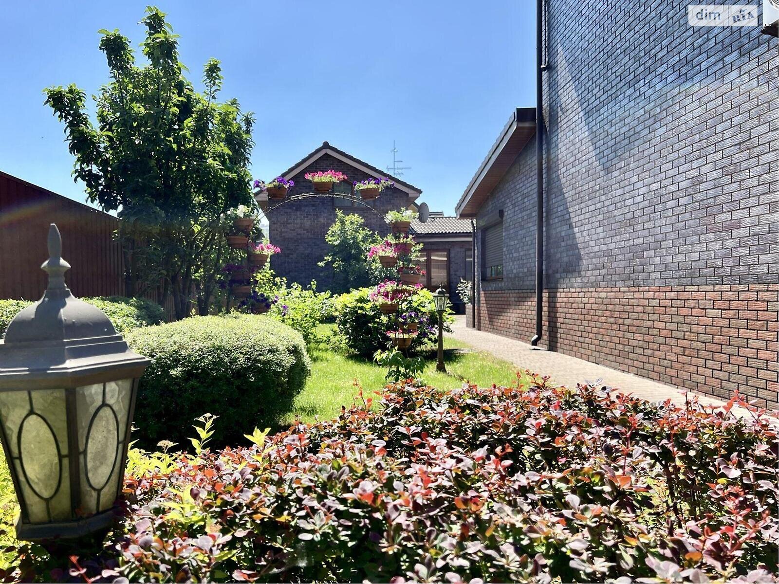 трехэтажный дом, 440 кв. м, кирпич. Продажа в Броварах район Бровары фото 1 трехэтажный дом, 440 кв. м, кирпич. Продажа в Броварах район Бровары фото 1