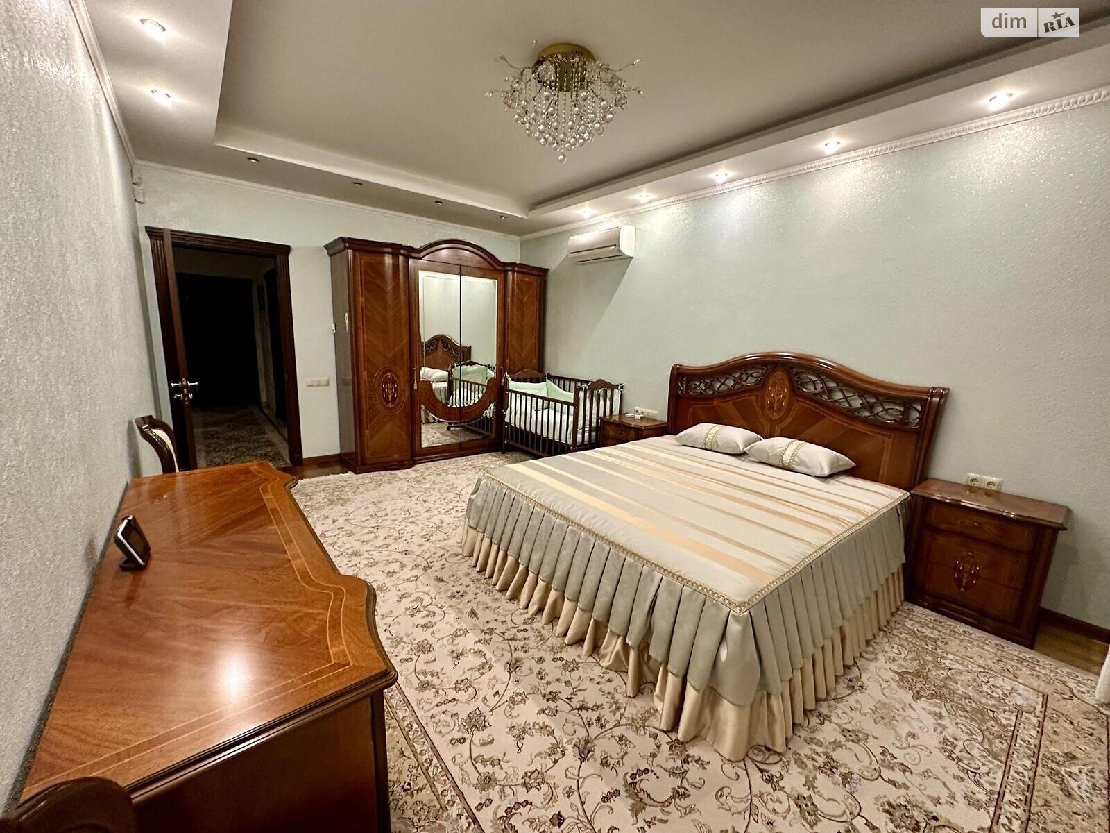 трехэтажный дом, 440 кв. м, кирпич. Продажа в Броварах район Бровары фото 1 трехэтажный дом, 440 кв. м, кирпич. Продажа в Броварах район Бровары фото 1