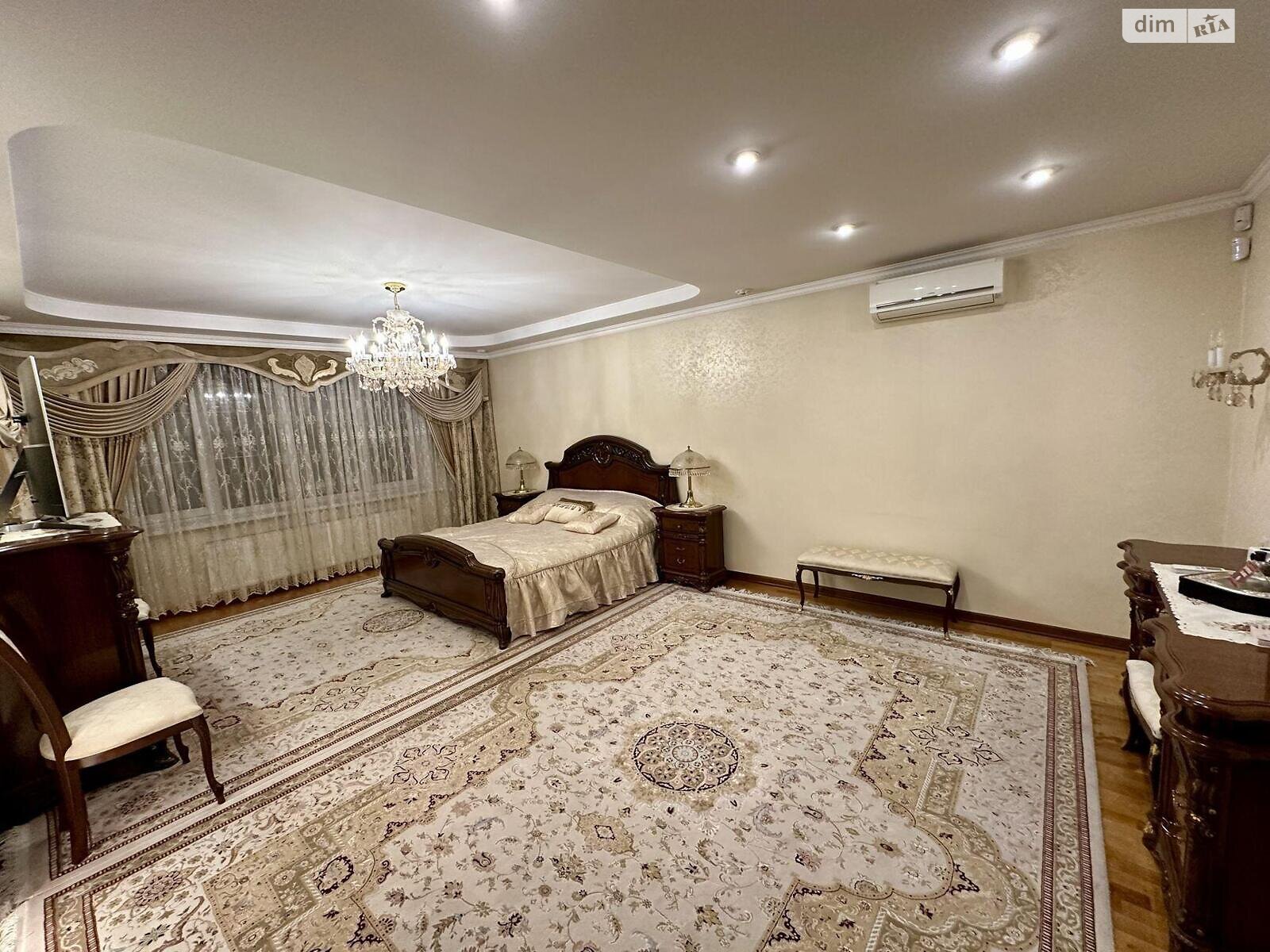 трехэтажный дом, 440 кв. м, кирпич. Продажа в Броварах район Бровары фото 1 трехэтажный дом, 440 кв. м, кирпич. Продажа в Броварах район Бровары фото 1
