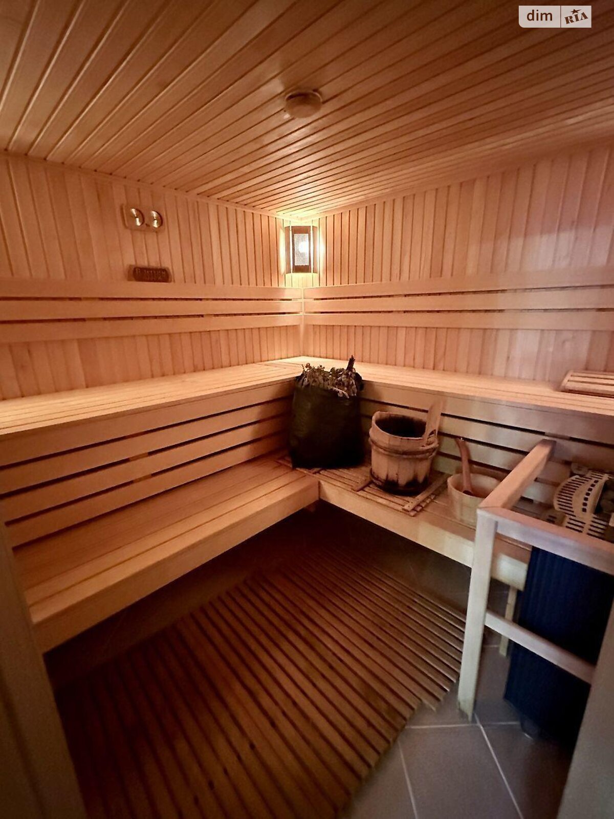 трехэтажный дом, 440 кв. м, кирпич. Продажа в Броварах район Бровары фото 1 трехэтажный дом, 440 кв. м, кирпич. Продажа в Броварах район Бровары фото 1