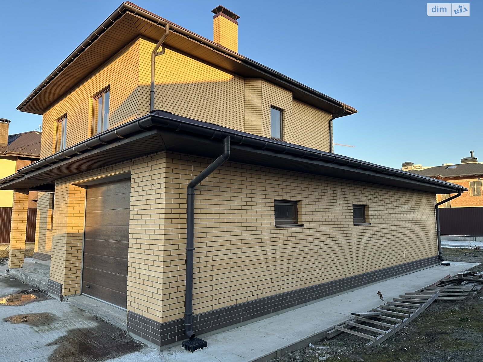 двоповерховий будинок з гаражем, 200 кв. м, цегла. Продаж у Броварах фото 1 двоповерховий будинок з гаражем, 200 кв. м, цегла. Продаж у Броварах фото 1