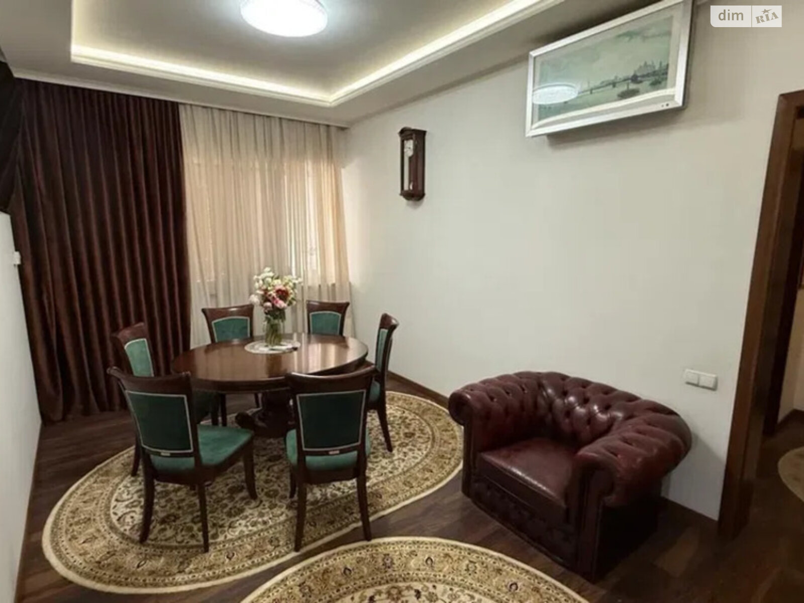 трехэтажный дом с гаражом, 390 кв. м, кирпич. Продажа в Броварах фото 1