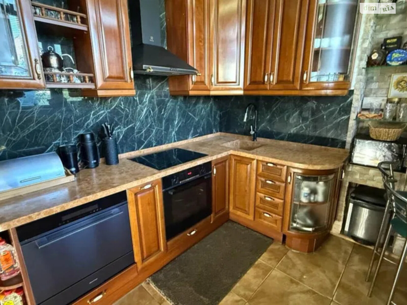 трехэтажный дом с гаражом, 390 кв. м, кирпич. Продажа в Броварах фото 1