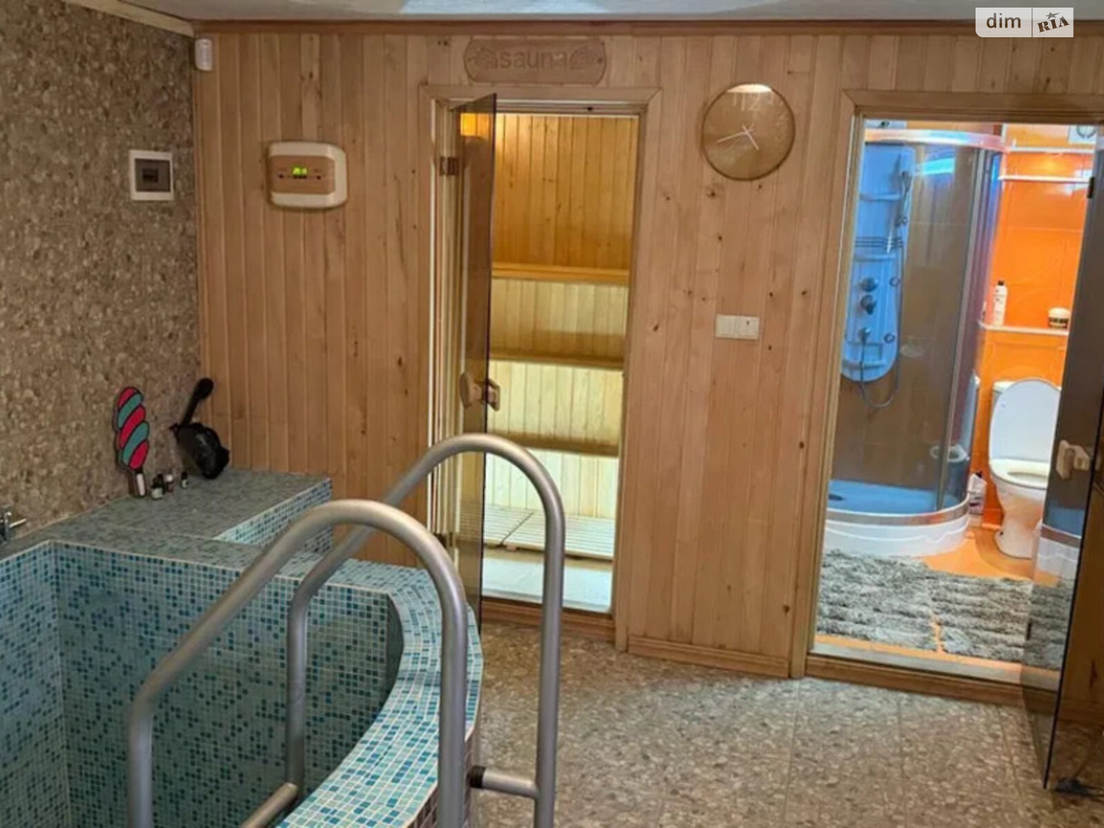 трехэтажный дом с гаражом, 390 кв. м, кирпич. Продажа в Броварах фото 1