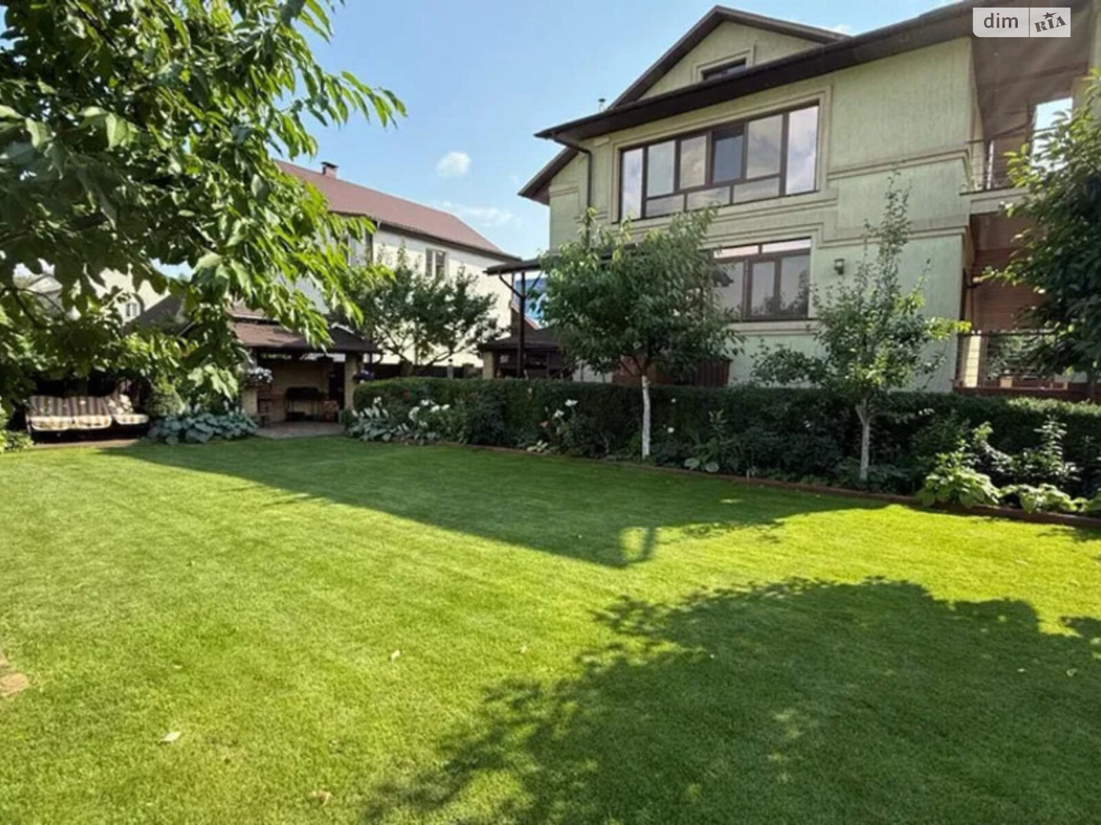 трехэтажный дом с гаражом, 390 кв. м, кирпич. Продажа в Броварах фото 1