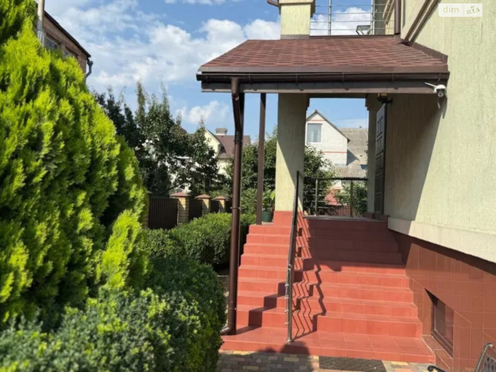 трехэтажный дом с гаражом, 390 кв. м, кирпич. Продажа в Броварах фото 1