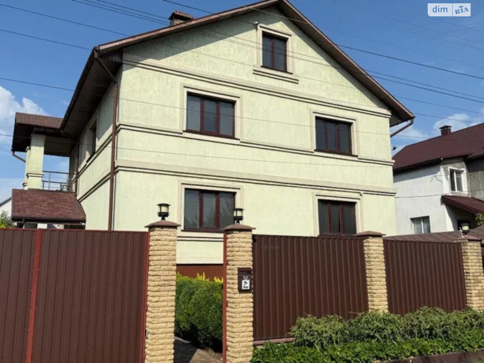 трехэтажный дом с гаражом, 390 кв. м, кирпич. Продажа в Броварах фото 1