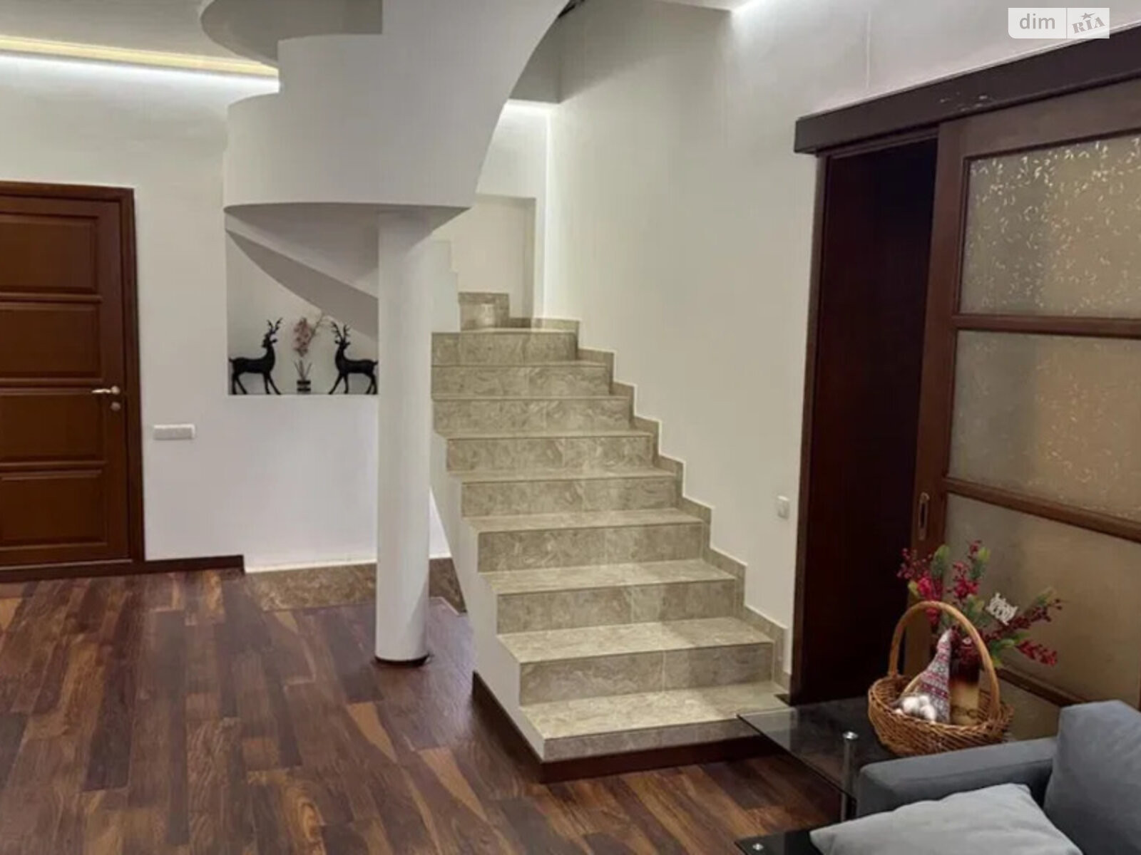 трехэтажный дом с гаражом, 390 кв. м, кирпич. Продажа в Броварах фото 1