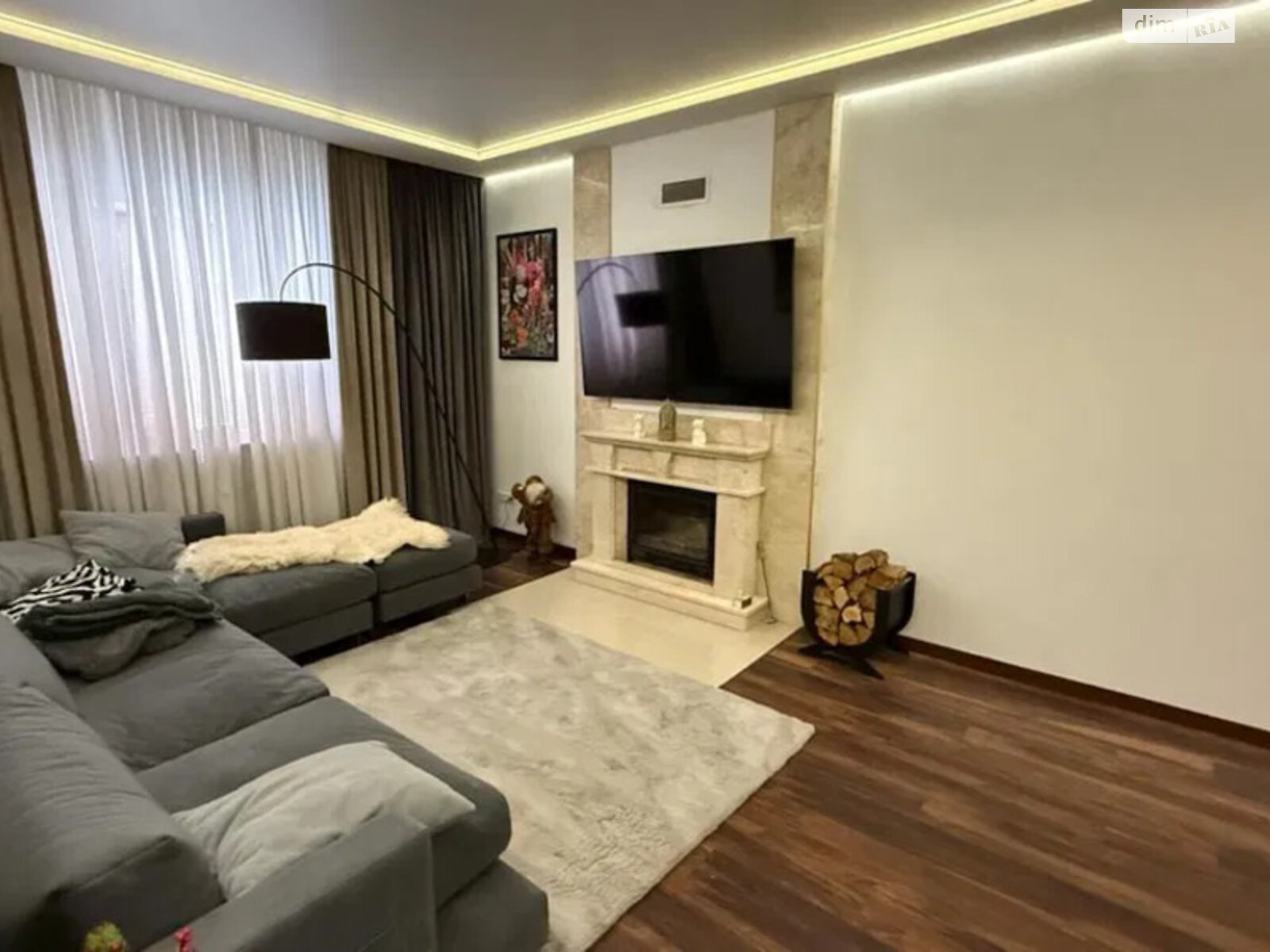 трехэтажный дом с гаражом, 390 кв. м, кирпич. Продажа в Броварах фото 1