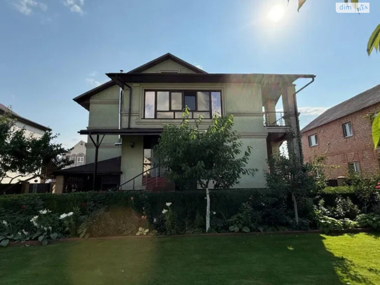 трехэтажный дом с гаражом, 390 кв. м, кирпич. Продажа в Броварах фото 1