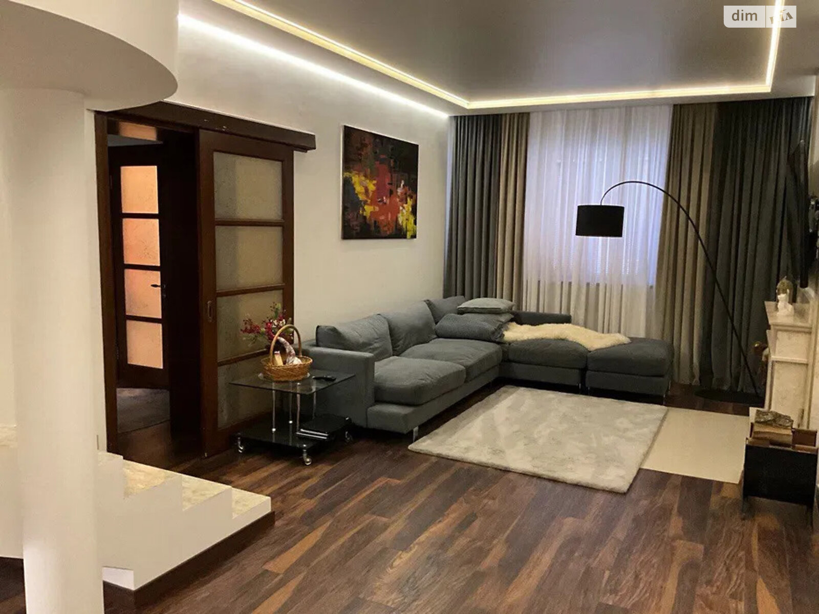 трехэтажный дом с гаражом, 390 кв. м, кирпич. Продажа в Броварах фото 1