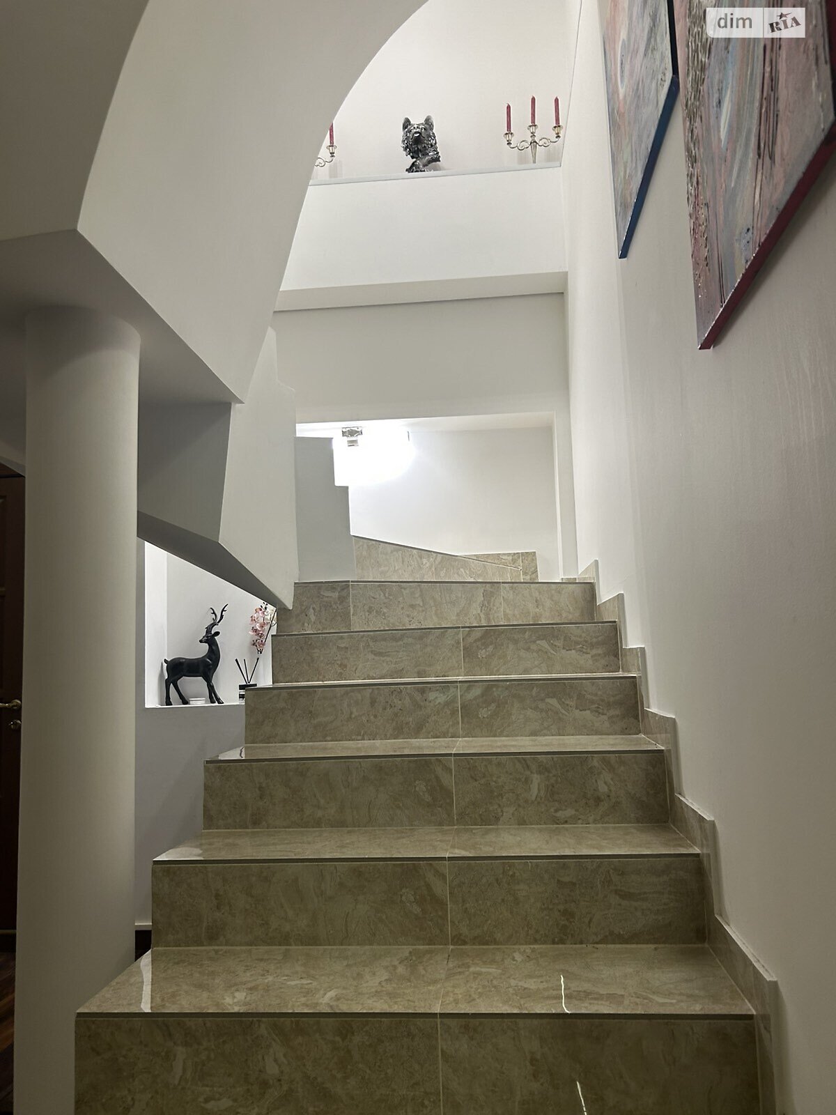 трехэтажный дом с гаражом, 390 кв. м, кирпич. Продажа в Броварах фото 1