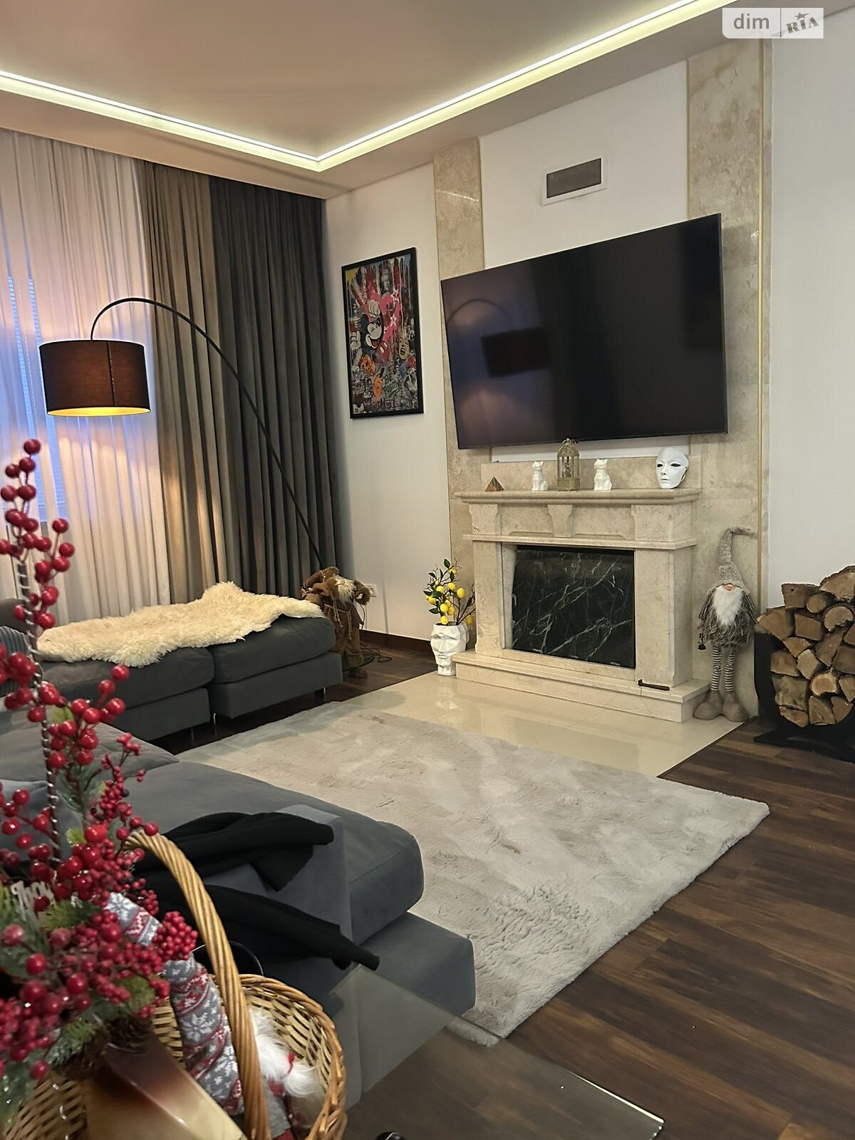 трехэтажный дом с гаражом, 390 кв. м, кирпич. Продажа в Броварах фото 1