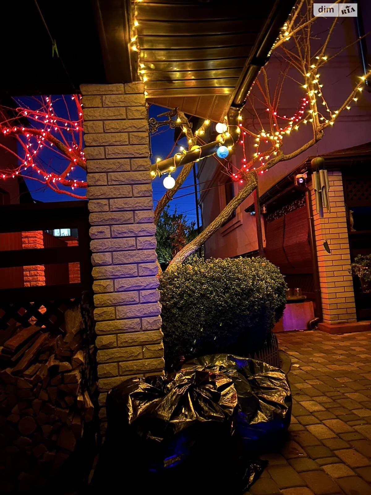 трехэтажный дом с гаражом, 390 кв. м, кирпич. Продажа в Броварах фото 1