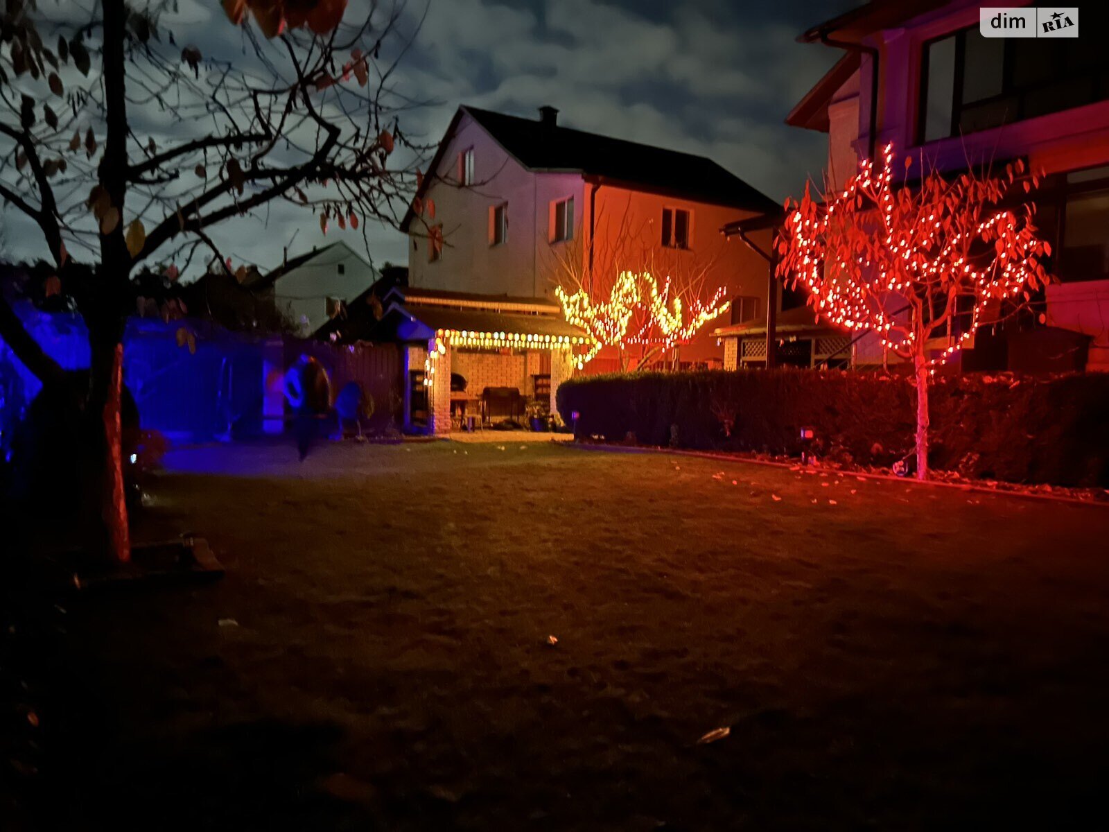 трехэтажный дом с гаражом, 390 кв. м, кирпич. Продажа в Броварах фото 1