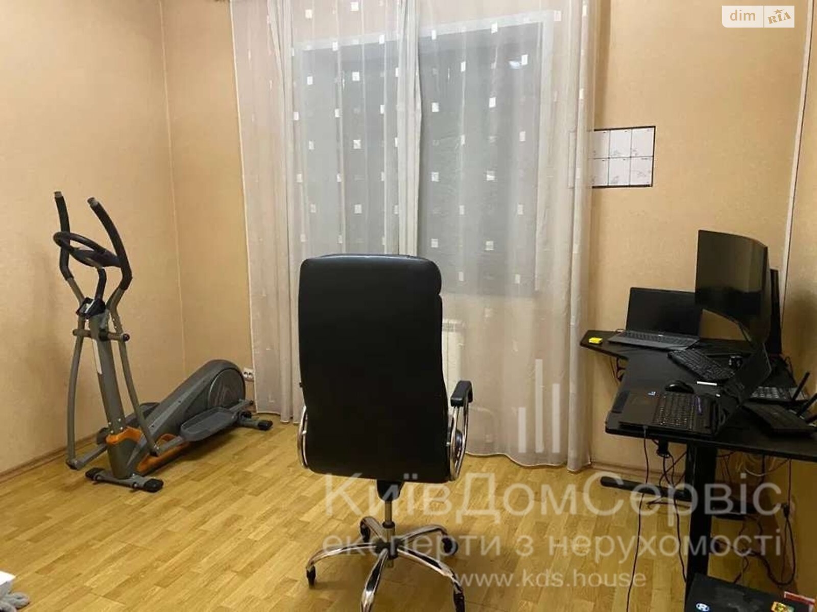триповерховий будинок з гаражем, 207 кв. м, цегла. Продаж в Броварах, район Пекарня фото 1 триповерховий будинок з гаражем, 207 кв. м, цегла. Продаж в Броварах, район Пекарня фото 1