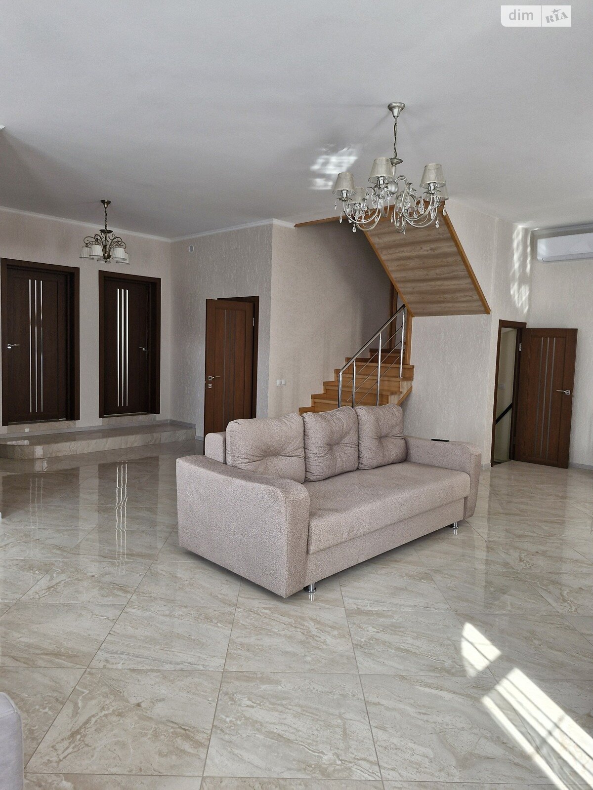 двухэтажный дом, 254 кв. м, газобетон. Продажа в Броварах район Торгмаш фото 1 двухэтажный дом, 254 кв. м, газобетон. Продажа в Броварах район Торгмаш фото 1