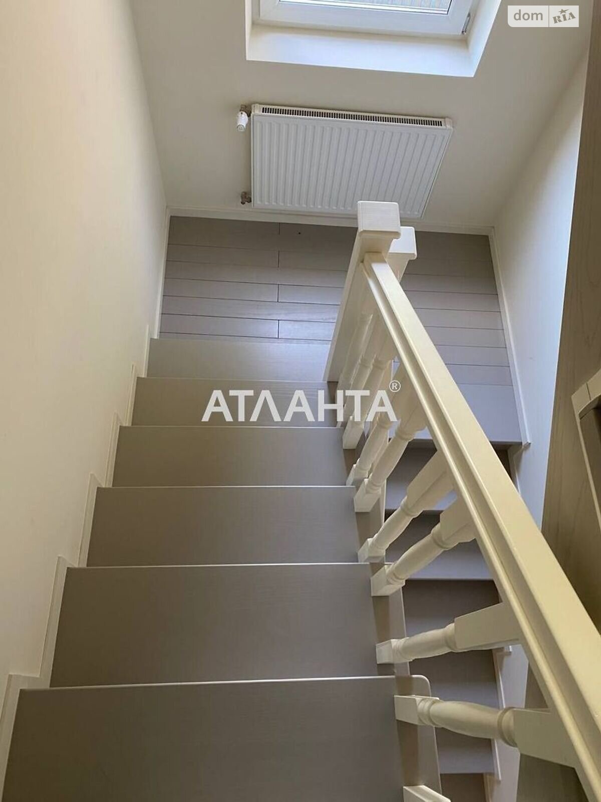 трехэтажный дом, 202 кв. м, кирпич. Продажа в Брюховичах фото 1