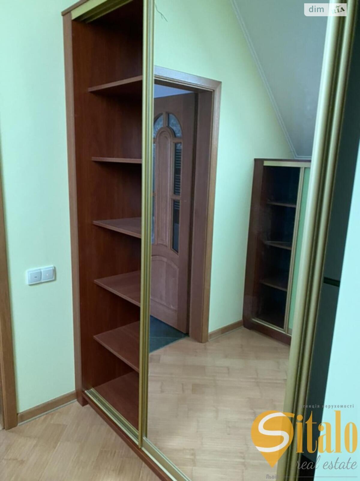 трехэтажный дом веранда, 204.1 кв. м, кирпич. Продажа в Брюховичах фото 1