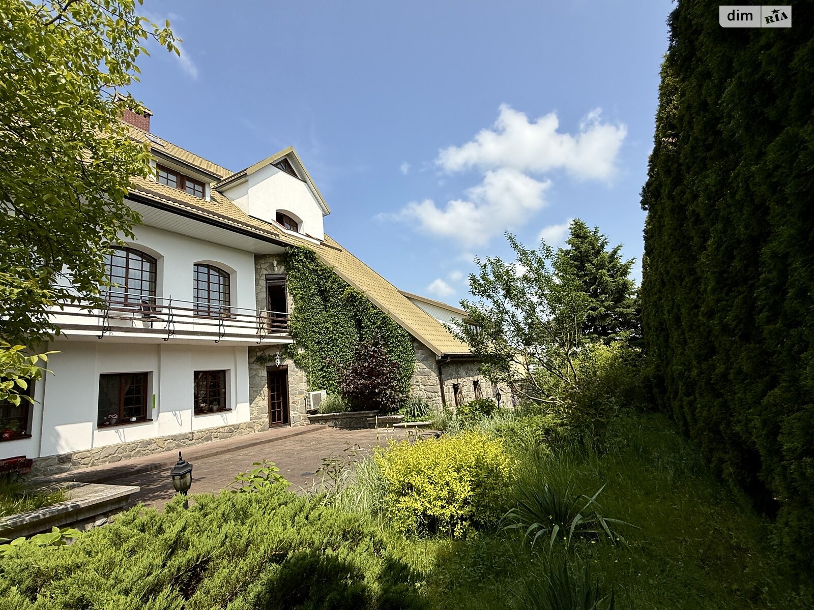 триповерховий будинок з гаражем, 450 кв. м, цегла. Продаж у Брюховичах фото 1 триповерховий будинок з гаражем, 450 кв. м, цегла. Продаж у Брюховичах фото 1